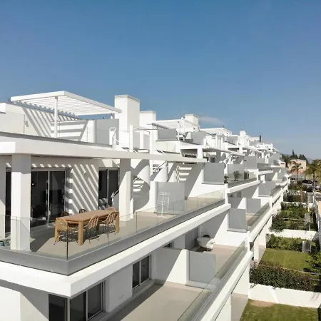 Vakantiehuis Contemporary Penthouse Sunset + Sea View Parking