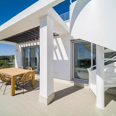 Vakantiehuis Contemporary Penthouse Sunset + Sea View Parking